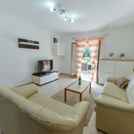 Lumbre Apartment Tar-Vabriga Exteriör bild
